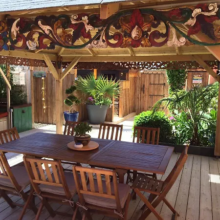 Zenith - La Maison Couette-café *