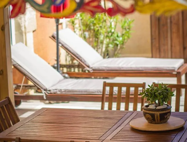 Zenith - La Maison Bed and breakfast